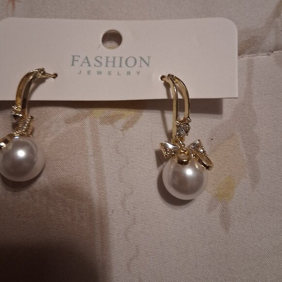 NEW PEARL EARRINGS - Picture 1 of 1